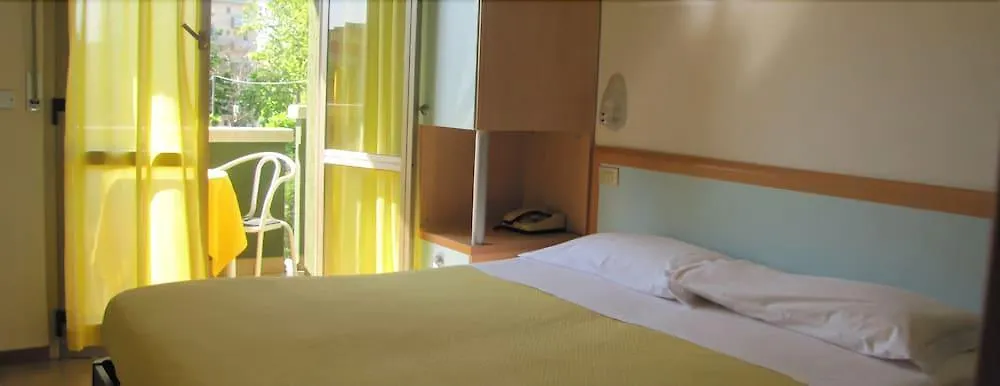 Hotel Etna - Nuova Gestione Romagnola All-Inclusive Spiaggia Parcheggio Riccione 3*,