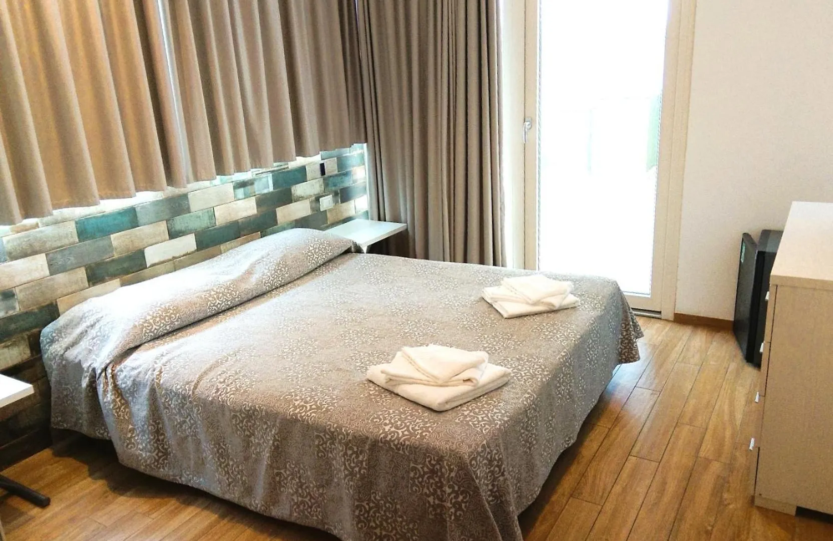 Hotel Etna - Nuova Gestione Romagnola All-Inclusive Spiaggia Parcheggio Riccione 3*,