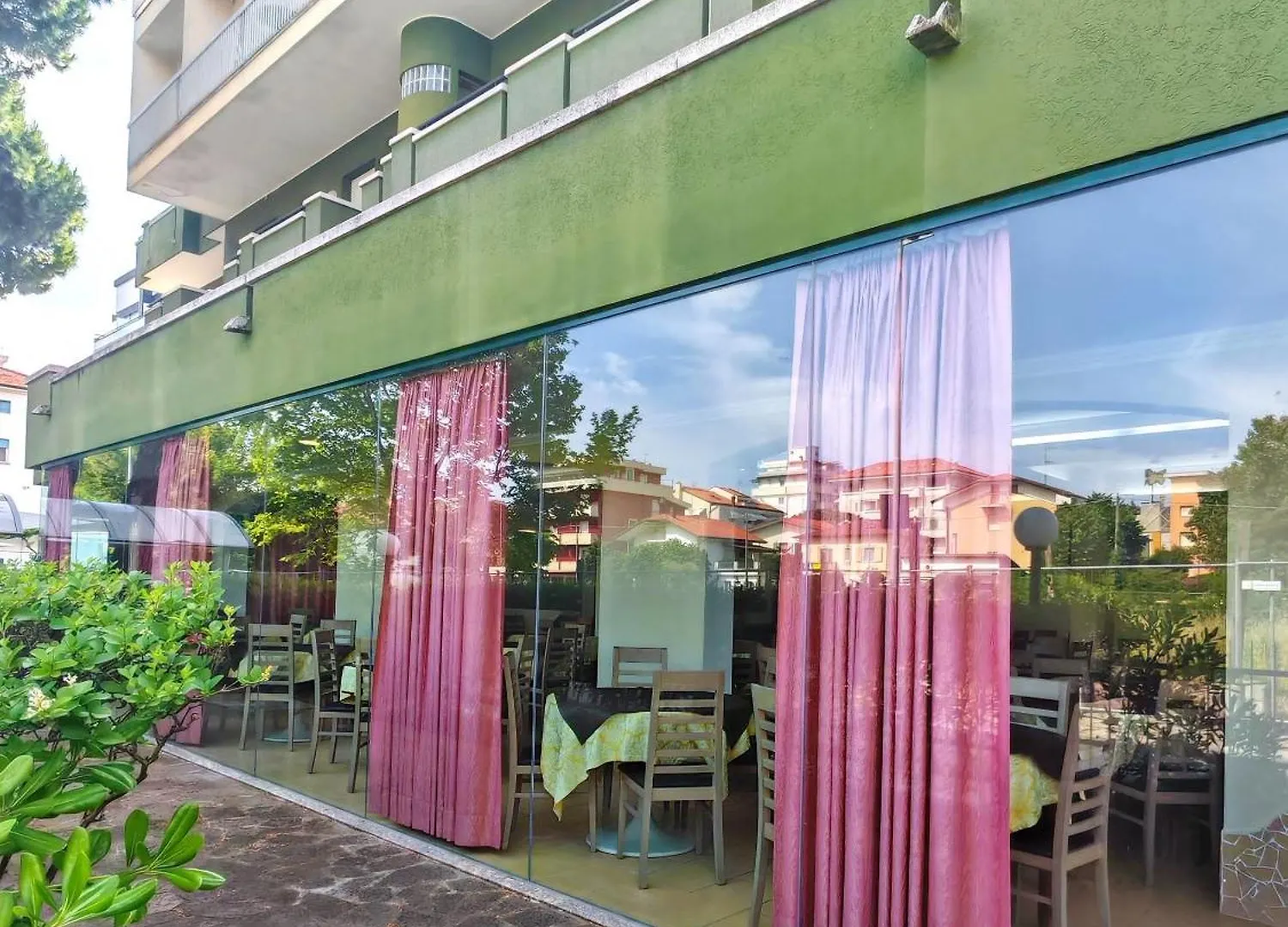 Hotel Etna - Nuova Gestione Romagnola All-Inclusive Spiaggia Parcheggio Riccione 3*,  Italia